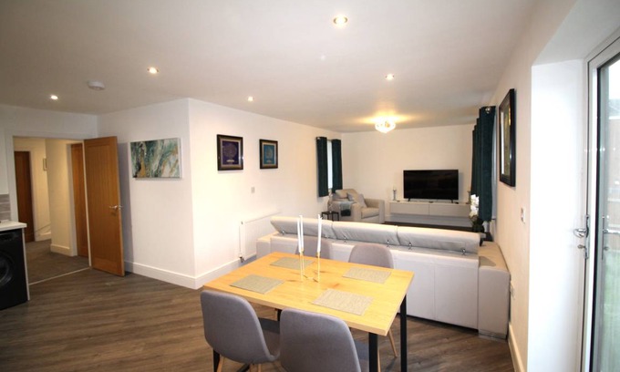 Ridgeway House | 90 m² House ∙ 2 bedrooms ∙ 4 guests