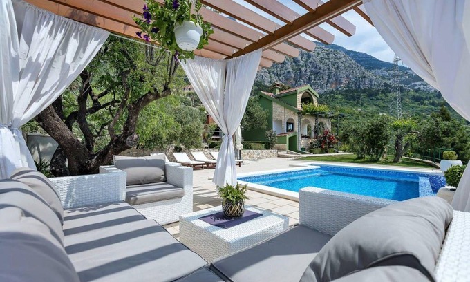 Makarska House | 90 m² House ∙ 2 bedrooms ∙ 5 guests