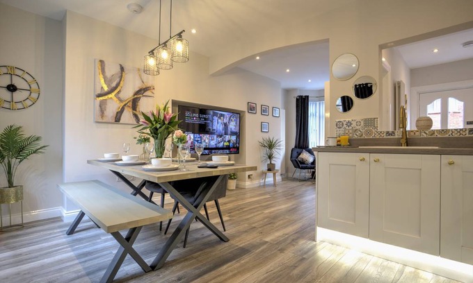 Belfast House | 90 m² House ∙ 3 bedrooms ∙ 7 guests