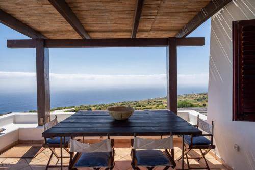 Pantelleria Villa | 90 m² Villa ∙ 2 bedrooms ∙ 4 guests