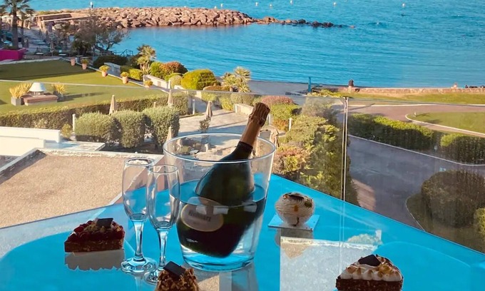 Mandelieu-la-Napoule Beach Apartment | 90m2 w/ beach and pool private