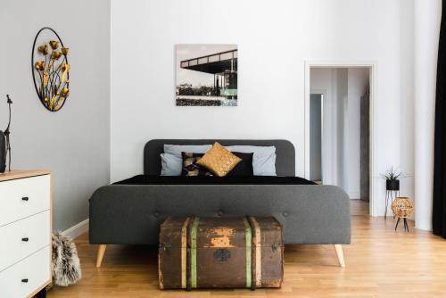 Friedrichshain Apartment | 90sqm 2BR Design Gem - outdoor terrace