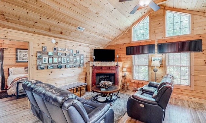 Lake Lure Cabin | 91 m² Cabin ∙ 2 bedrooms ∙ 5 guests