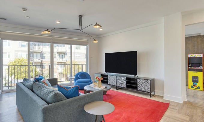 Historic Edgefield House | 916 Main 12 Unit Buyout - 30BDRs! Prvt Two Floors