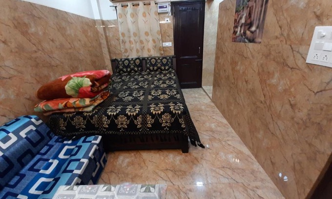 Lajpat Nagar House | 92, 121, 74, 700 Posh s delhi foreigners place in cream location independent luxury flat with attached kitchen for self cooking along with all utensils, gas stove and fridge, fully air conditioned, Android tv, very peaceful and calm location