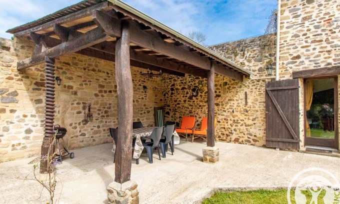 Saint-Georges-sur-Layon Cottage | 92 m² Cabin ∙ 2 bedrooms ∙ 5 guests