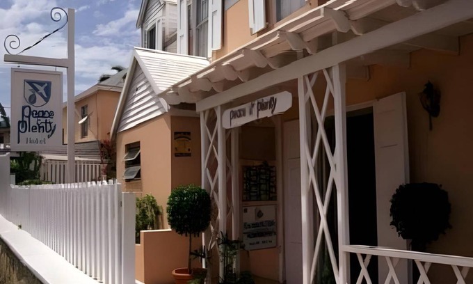 George Town Hotel | 92 m² Hotel ∙ 2 bedrooms ∙ 127 guests