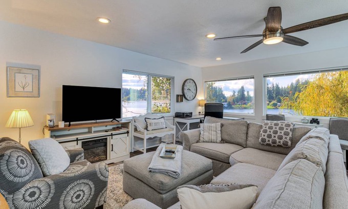 Fort Lewis House | 92 m² House ∙ 2 bedrooms ∙ 4 guests