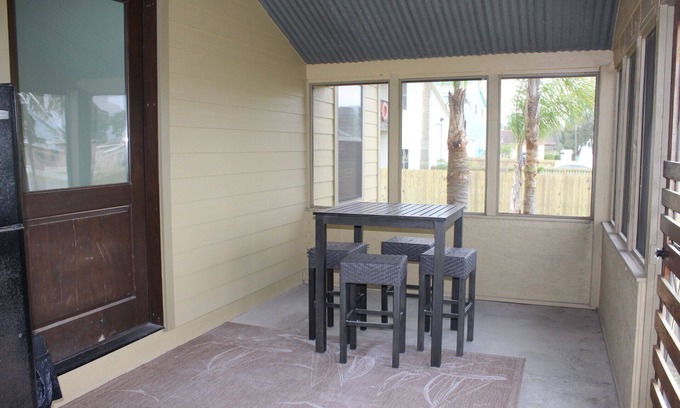 Port Mansfield House | 922 Mansfield - Beautiful & Spacious!