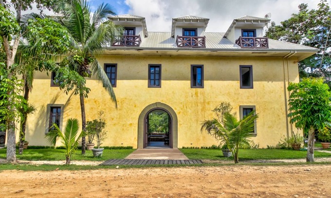 Bullet Tree Falls House | 929 m² House ∙ 7 bedrooms ∙ 18 guests
