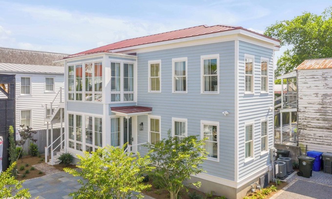 Cannonborough Elliotborough House | 93.5 A&B - New listing! 6 Bedrooms Close to King St!