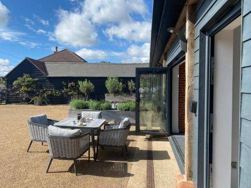 Mount Bures Apartment | 93 m² Apartment ∙ 2 bedrooms ∙ 4 guests