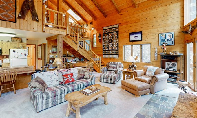Almont Cabin | 93 m² Cabin ∙ 1 bedroom ∙ 8 guests