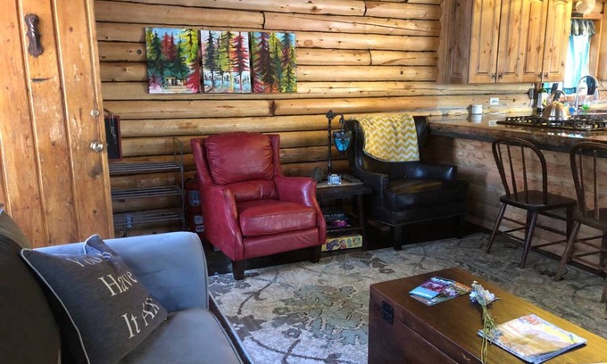 Island Park Cabin | 93 m² Cabin ∙ 2 bedrooms ∙ 7 guests