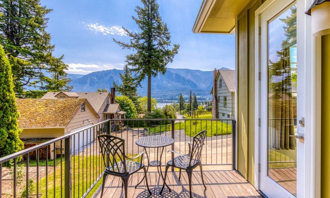 Stevenson House | 93 m² House ∙ 2 bedrooms ∙ 7 guests