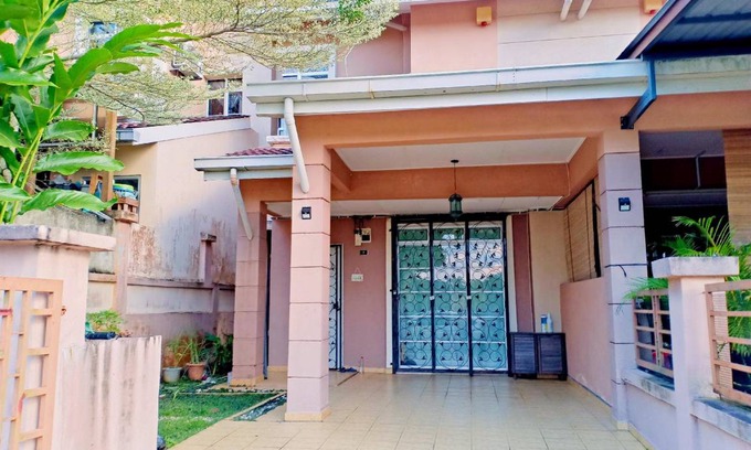 Tanjung Malim House | 93 m² House ∙ 3 bedrooms ∙ 10 guests