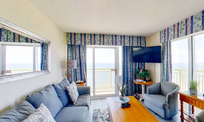 Crescent Beach Condo | 94 m² Condo ∙ 2 bedrooms ∙ 10 guests