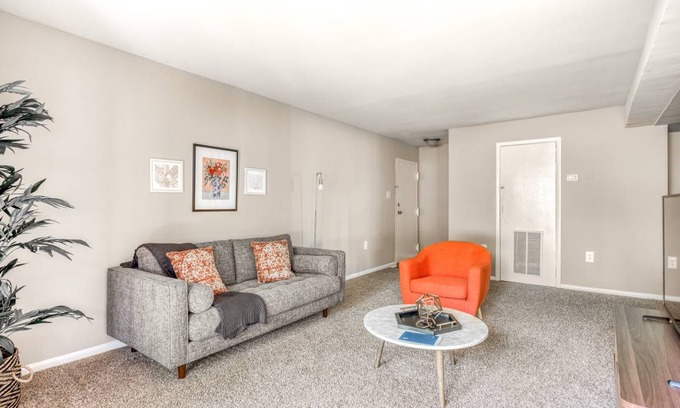 Gaithersburg Apartment | 95 m² Apartment ∙ 2 bedrooms ∙ 4 guests