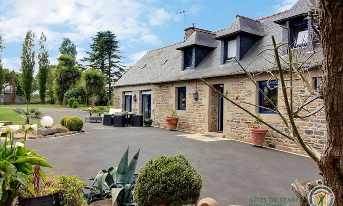 Lezardrieux House | 95 m² Gîte ∙ 3 bedrooms ∙ 6 guests