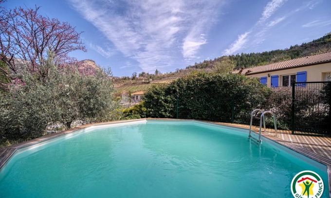 Sahune House | 95 m² Gîte ∙ 3 bedrooms ∙ 6 guests