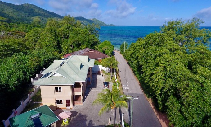 Praslin Island Apartment | 95 m² Serviced apartment ∙ 3 bedrooms ∙ 6 guests