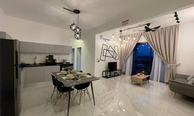 Taman Equine House | 950 m² House ∙ 2 bedrooms ∙ 8 guests