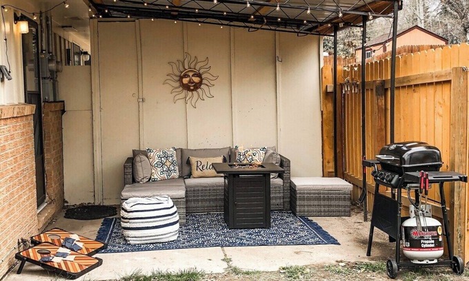 Central Colorado Springs House | [ 950 Weekly /3250 Monthly Rate]n3BR/1BA + Pets + Pikes Peak Views + Near Parks