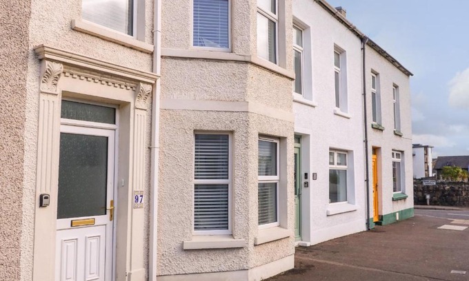 Portrush House | 97 Causeway Street