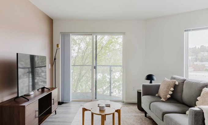 University District Apartment | 99 m² Apartment ∙ 2 bedrooms ∙ 4 guests