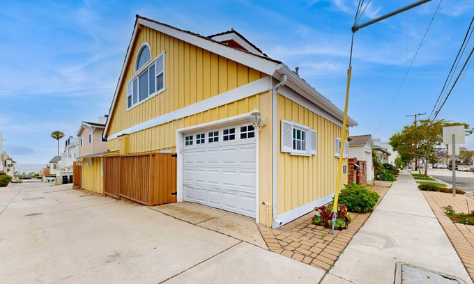Corona del Mar Cottage | 99 m² Cabin ∙ 2 bedrooms ∙ 4 guests