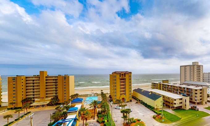 Gulf Shores Condo | 9th-floor beachview condo with Gulf views, hot tub, pool, sauna & lazy river
