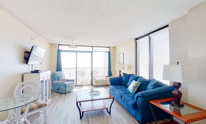 Myrtle Beach Condo | 9th Floor Oceanfront Dog & Snowbird Friendly Retreat WiFi, Shared Pool/Hot Tub