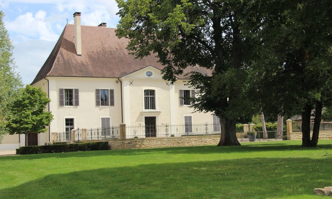 Saint-Loup-Geanges Villa | A 10 km de Beaune - Le Palais Abbatial du Domaine de L'abbaye de Maizières