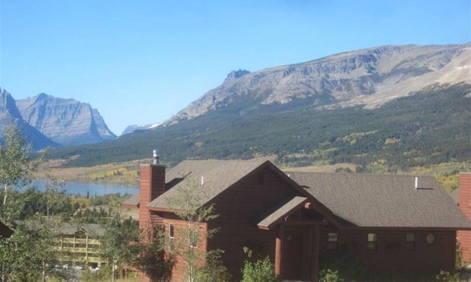 St. Mary Cottage | A 2 bedroom Cottage with breathtaking views of Glacier National Park