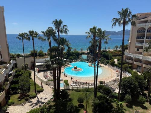 Cannes La Bocca Apartment | a 2 minutes de la plage vue mer et piscine