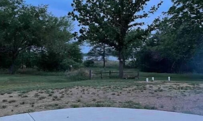 Ellsworth County House | A 3-bedroom lake house with lake views