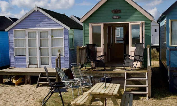 Hengistbury Head Cottage | A Beach Hut on the prestigious Mudeford Spit - * No Booking Fees *