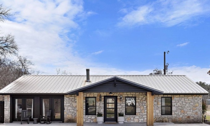 Blanco House | A beautiful and functional central Texas hideaway with large outdoor deck