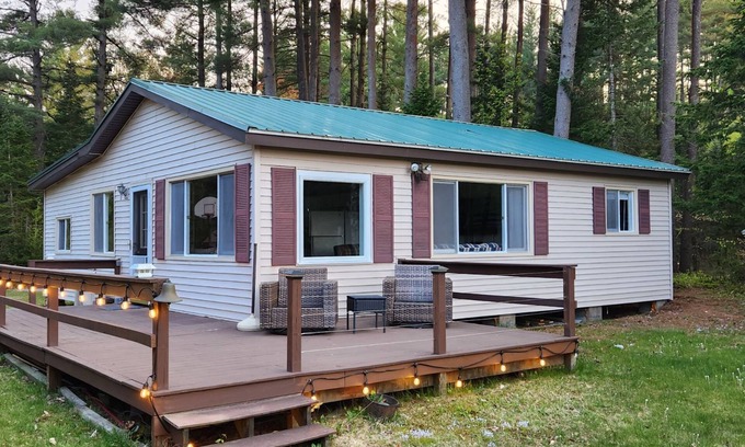 Woodgate Cottage | A beautiful cottage nestled in Adirondacks overlooking the peaceful White Lake