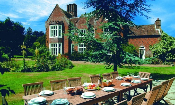 North Tuddenham Cottage | A beautiful house in North Tuddenham, Norfolk sleeping 14 guests in 7 bedrooms.