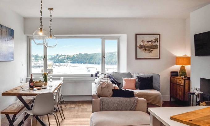 Polruan Cottage | A beautiful period townhouse, just a short walk from Polruan harbour.