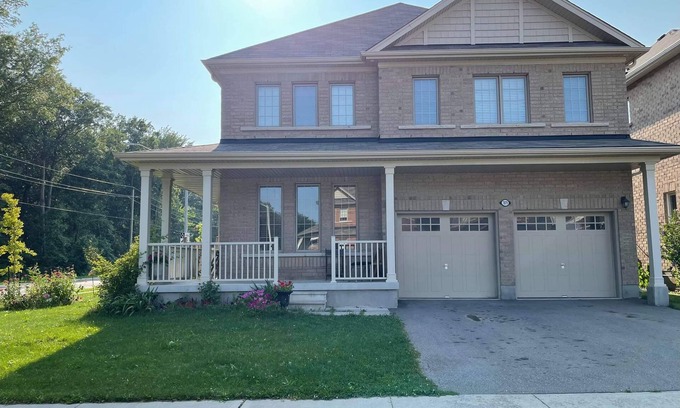 Niagara Falls House | A BEAUTIFUL & SPACIOUS 4 BEDROOM VACATION HOME