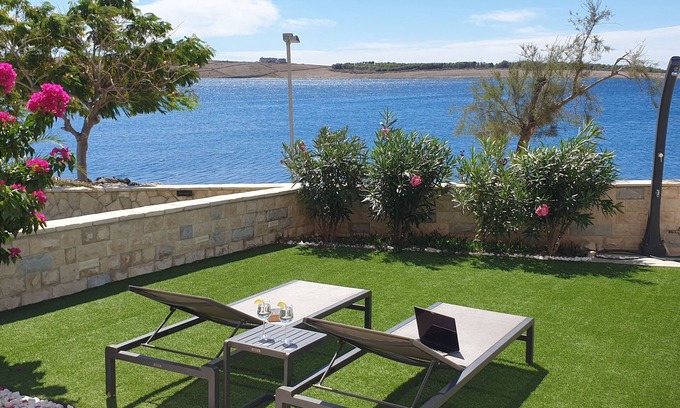 Povljana Apartment | A beautiful two-story apartment located directly by the sea