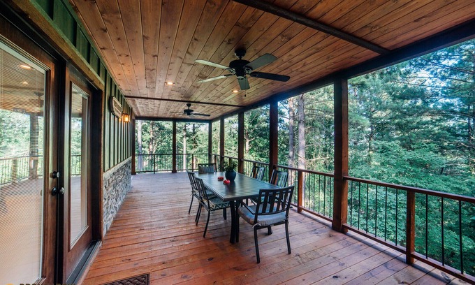 Broken Bow Cabin | A Beautiful View: 5 BR + Loft, 5.5 Bath, Sleeps 15