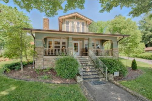 Lake Junaluska House | A Beautiful View & Carriage