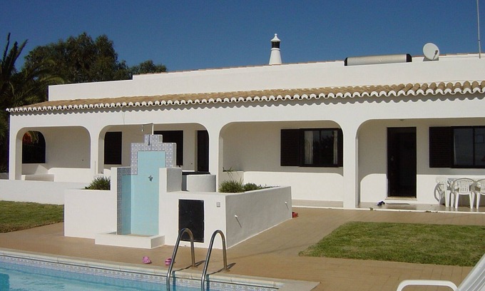 Lagoa e Carvoeiro Villa | A beautiful villa set in a quiet rural location