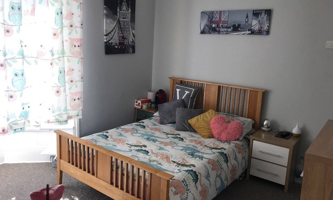 Portsmouth House | A beautifully furnished, modern two bedroom flat in the area of Baffins.