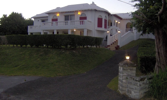 Warwick Apartment | A Bermudaful Experience In The Middle Of Paradise