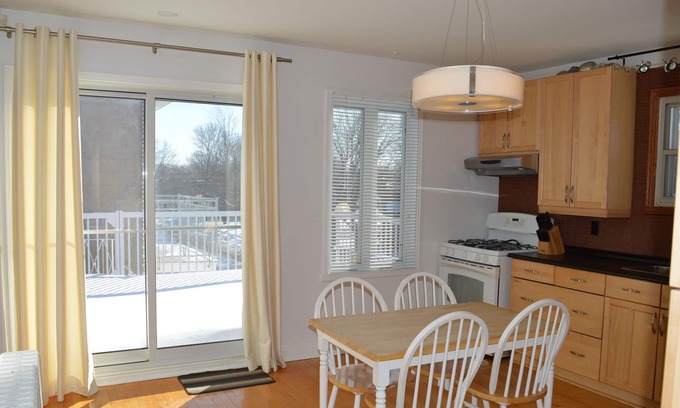 Ville-Emard Apartment | A bright 5-bedroom apt, terrace, parking available, quiet area, subway nearby