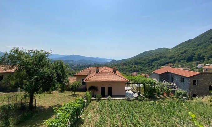 San Colombano Certenoli House | A cà du Baciccia